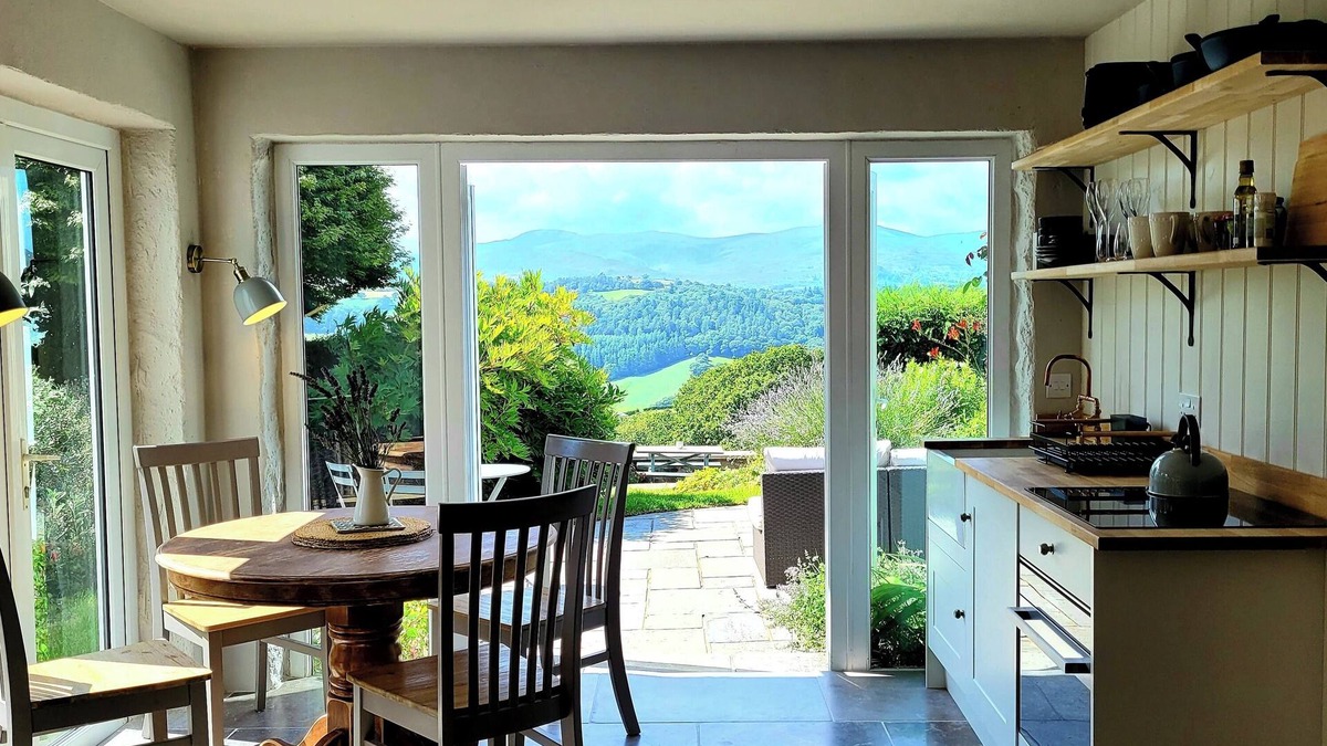 Eglwysbach Cottage | Ty Farm Retreat - Farmhouse Studio - Mountain View