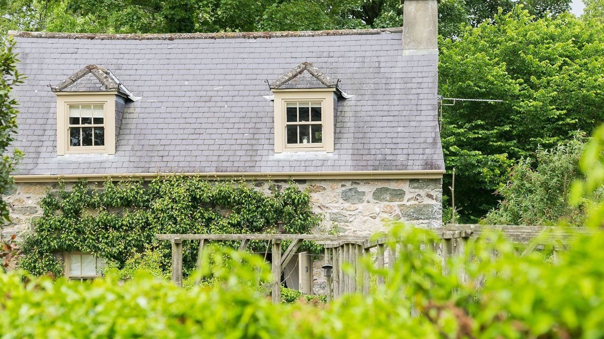 Pentraeth Cottage | Ty Fry Cottage - a cosy fire that sleeps 4 guests in 2 bedrooms