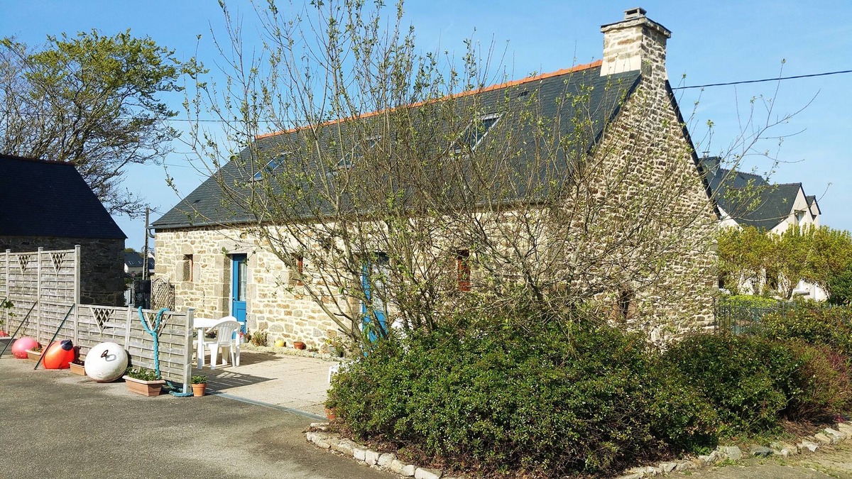 Plouguin Cottage | Ty Guen, an ecological cottage, adapted to the disabled