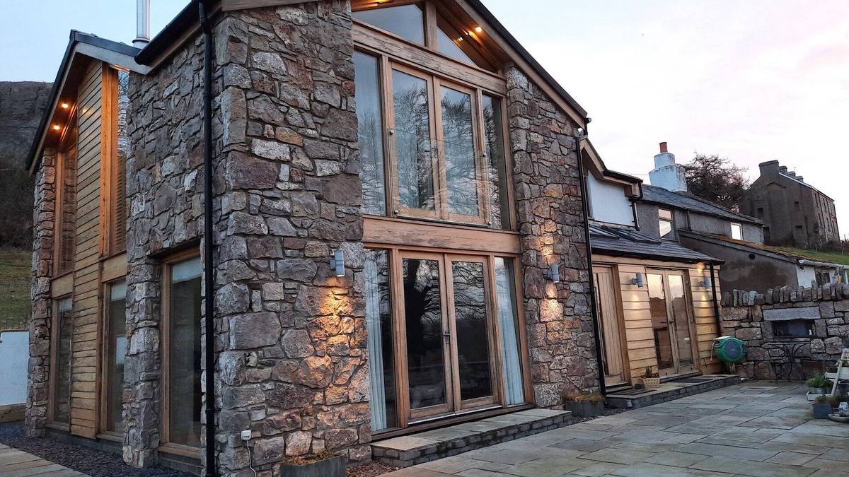 Llysfaen Cottage | TY GWYN COTTAGE, family friendly, with open fire in Colwyn Bay