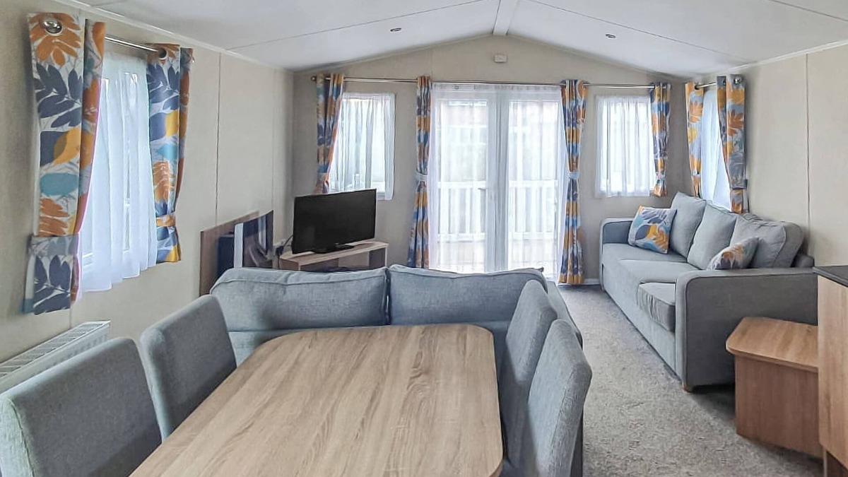 St George House | Ty Gwyn Platinum 2 Caravan