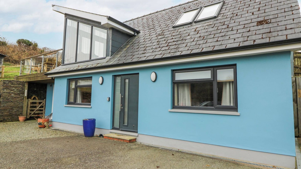 Tan-y-groes Cottage | TY HENRI, pet friendly, luxury holiday cottage in Tresaith