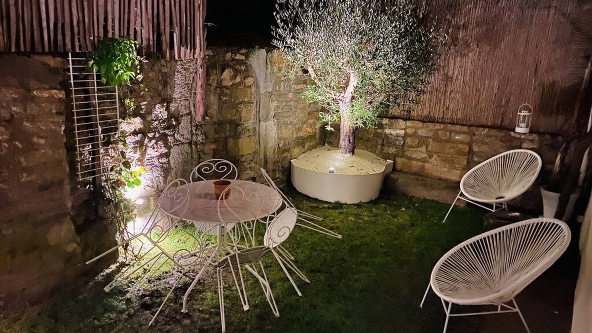 Vannes Apartment | Ty Laumann small town house with garden on the port of Valves