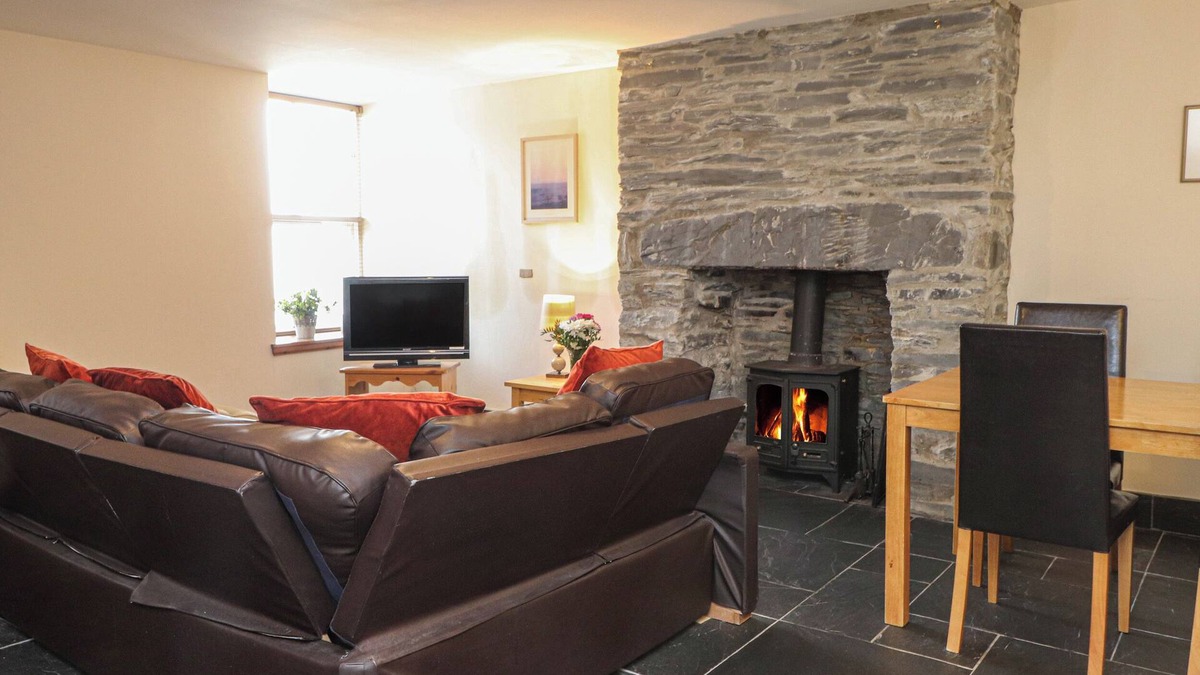 Snowdonia National Park Cottage | TY LLEWELYN, character holiday cottage in Betws-Y-Coed