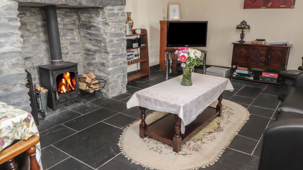 Snowdonia National Park House | TY LLUGWY, romantic, character holiday cottage in Betws-Y-Coed