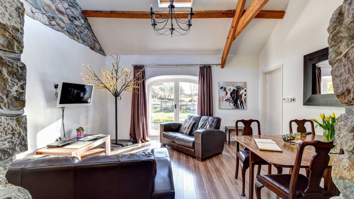 Brynrefail House | Ty Menai - Two Bedroom House, Sleeps 4