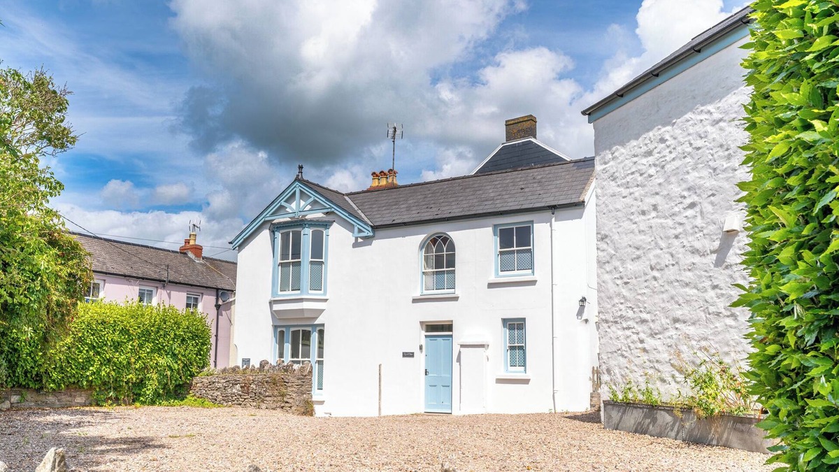 Manorbier Cottage | Ty Mor, Holiday Cottage Manorbier, Sleeps 8, 4 bedrooms, bathrooms