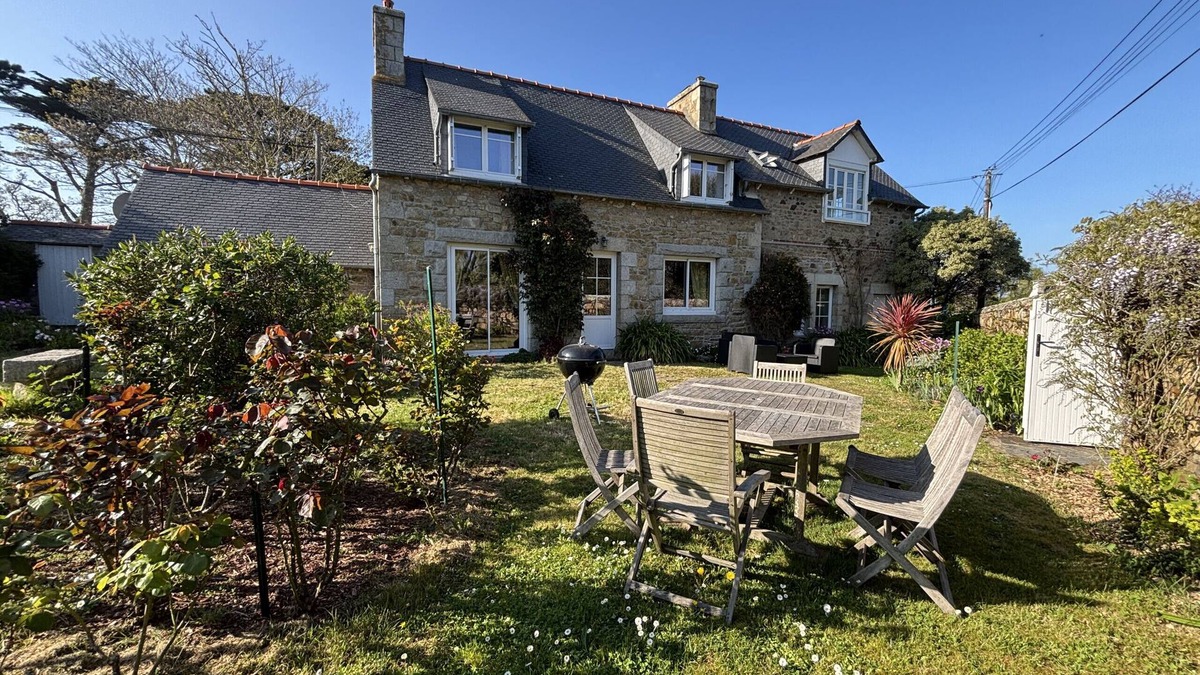 Penvenan Ski Chalet | Ty Moune · highly sought after location