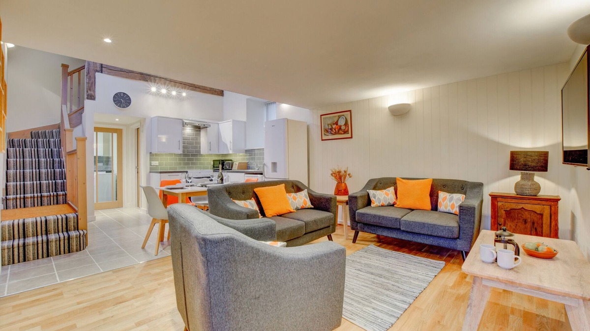 Machynlleth House | Ty’n Fron - Three Bedroom House, Sleeps 5