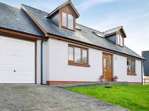 Haverfordwest House | Ty'n-Y-Canol