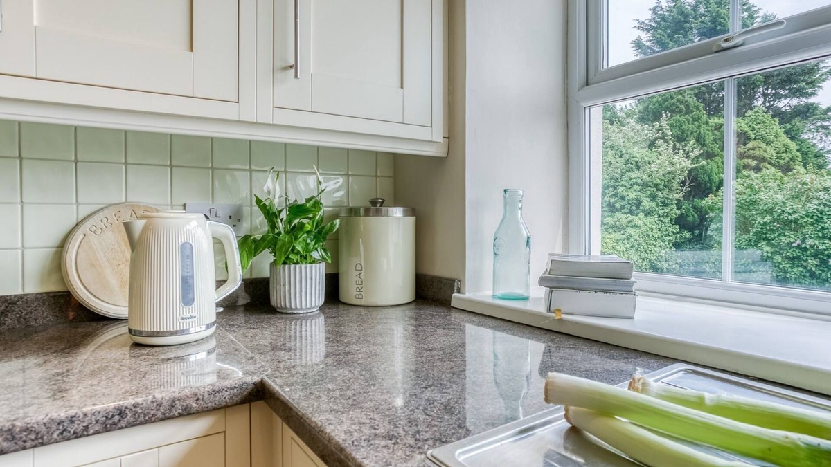 Brynsiencyn Cottage | Ty Poeth - a dog that sleeps 8 guests in 4 bedrooms
