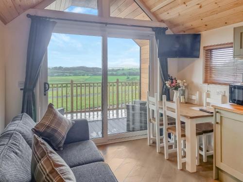 Kendal House | Tyan - Uk49354