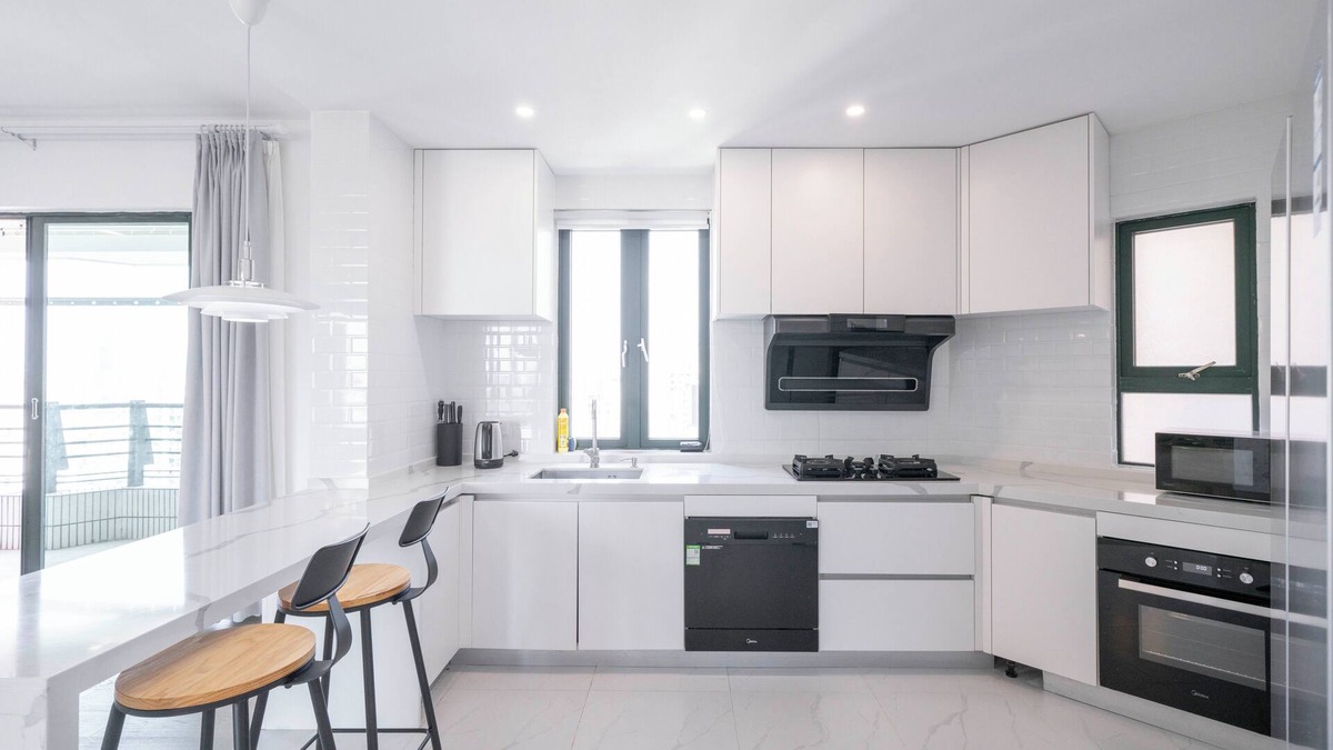 Xujiahui Bed & Breakfast | Tyms Elegant 4BR 2BA Apt in Xujiahui