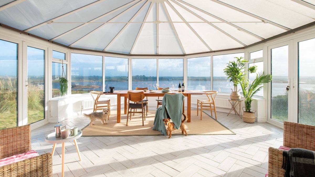 Rhosneigr House | Tyn Pwll five bedroom, pet-friendly holiday home in Anglesey