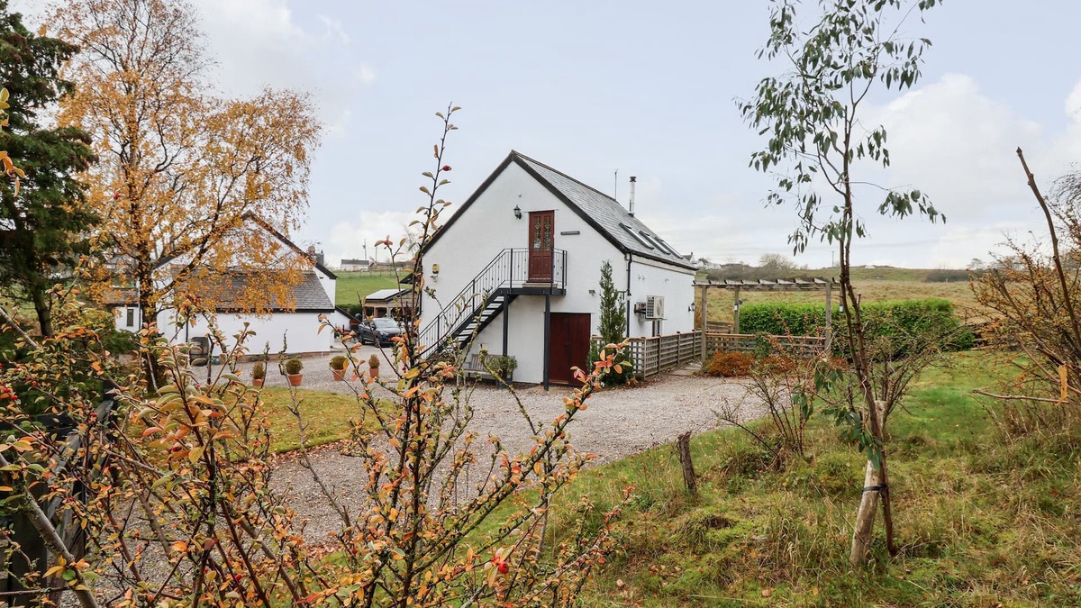 Flintshire Apartment | TYN-Y-MYNYDD BACH, with open fire in Halkyn