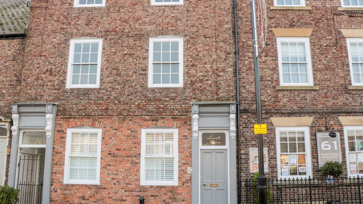 Tynemouth Cottage | TYNEMOUTH VILLAGE PENTHOUSE, family friendly in Tynemouth