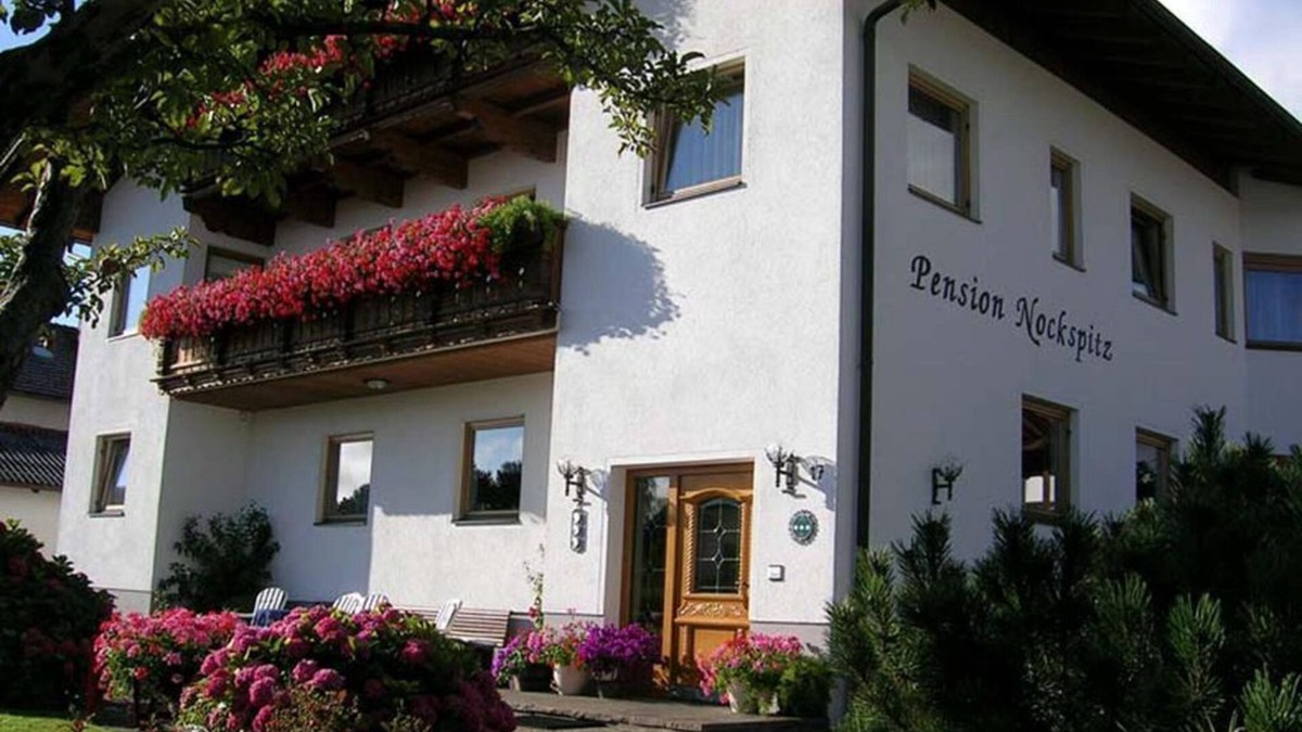 Mutters Apartment | Type C double room with bath, WC, balcony - Guesthouse "Pension Nockspitz"