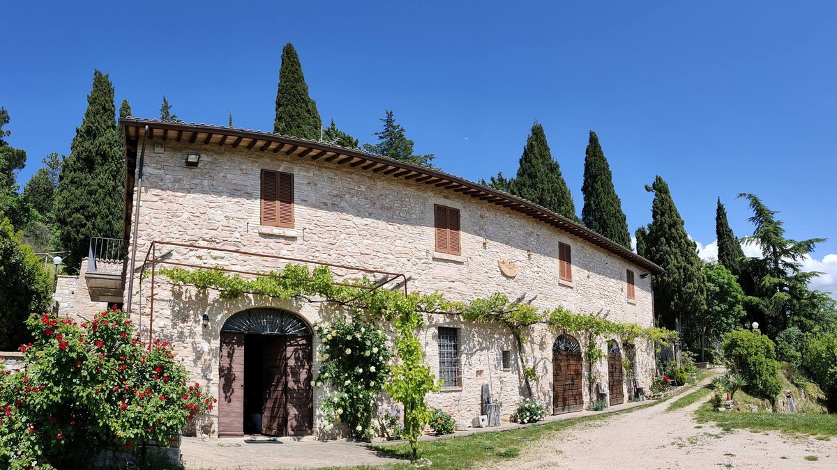 Assisi House | Typical 15th century farmhouse immersed in the green of the Subasio Park