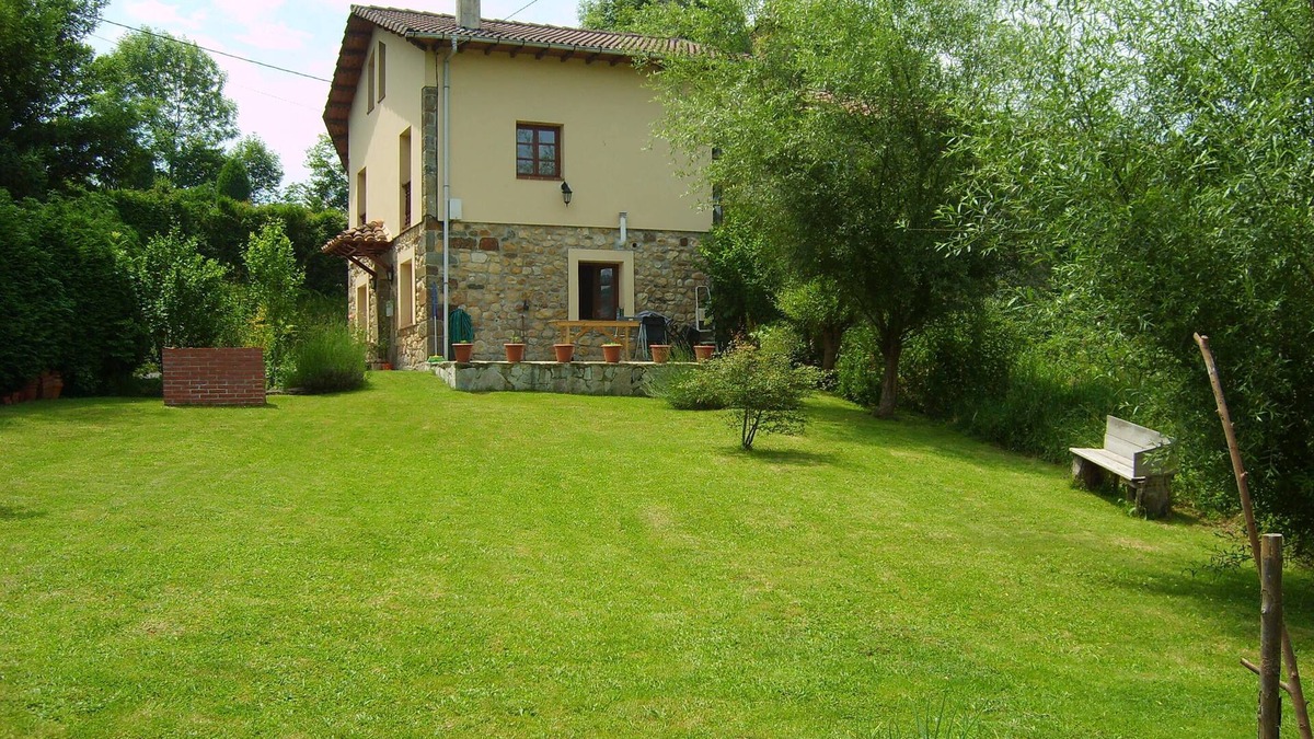 Romillo House | Typical Asturian House For Up To 6+ People With Private Garden