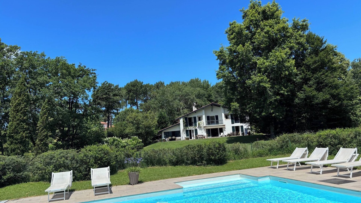 Ascain House | Typical basque house on 65.000 sq ft Outstanding view Heated pool Climatisation