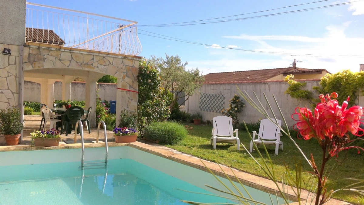 Generac House | Typical Camargue atmosphere: sun, calm, deep swimming pool, independence