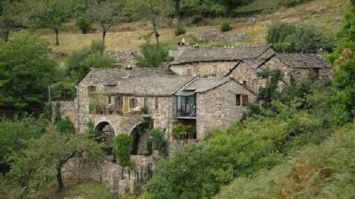 Pied-de-Borne House | Typical Cévenol farmhouse, tastefully restored and very comfortable. classification 3 *