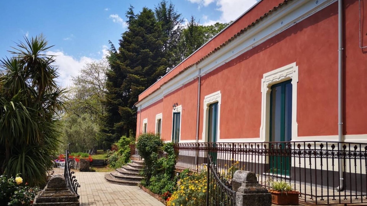 Milo Villa | Typical charming villa surrounded by nature and old trees
