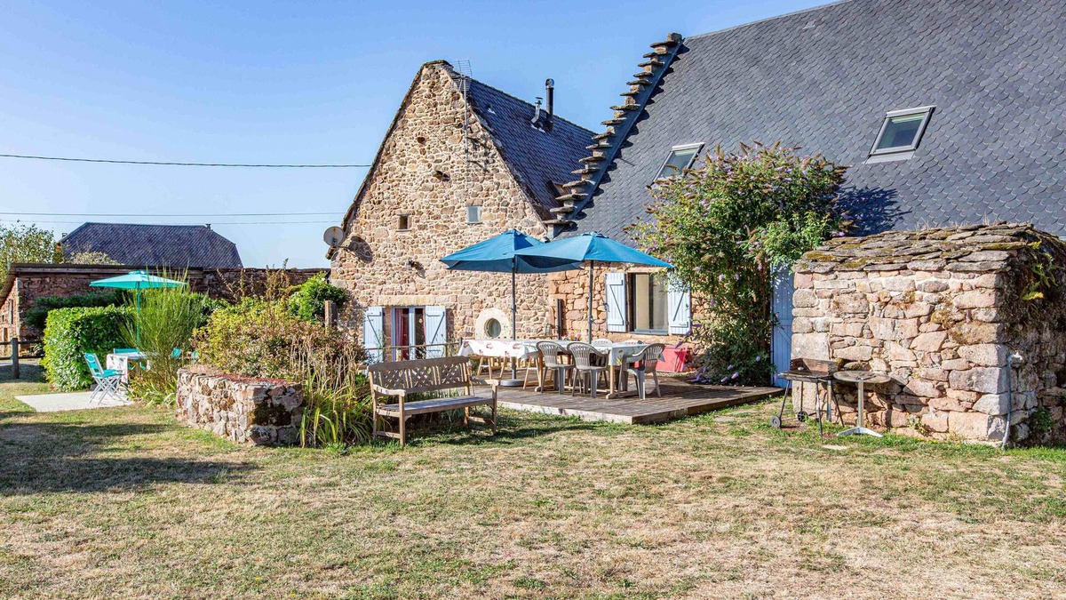 Correze House | Typical Corrèze barn in stone in a preserved nature