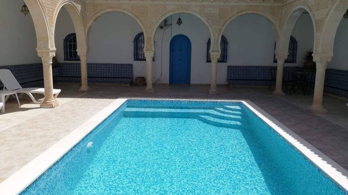 Houmt Souk House | Typical house (mouth) with swimming pool not overlooked