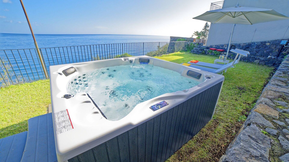 Archi Villa | Typical house on the sea, unforgettable views, panoramic Jacuzzi, access to the sea