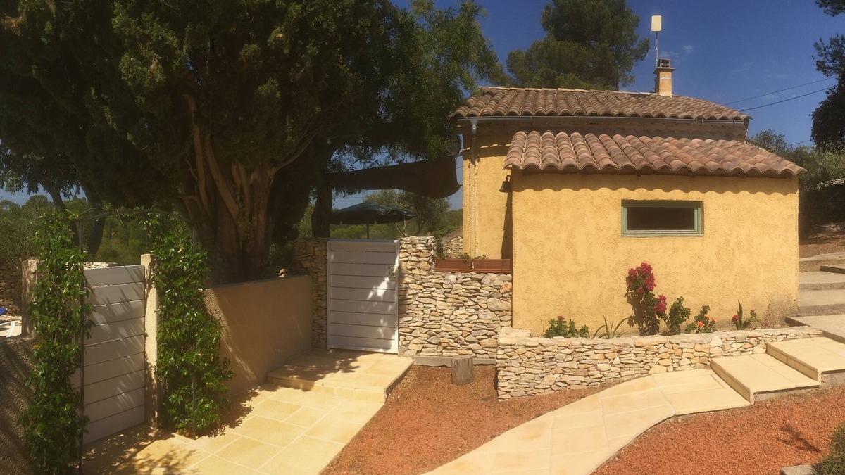 Les 3 Ponts House | Typical house - Swimming pool - Quiet location Nîmes on foot