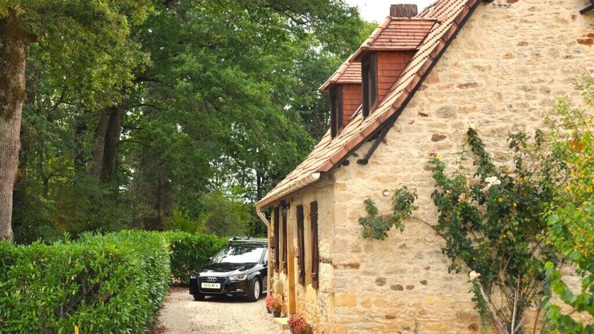 Anglars-Nozac House | Typical Lotoise house set in lush greenery with private pool.