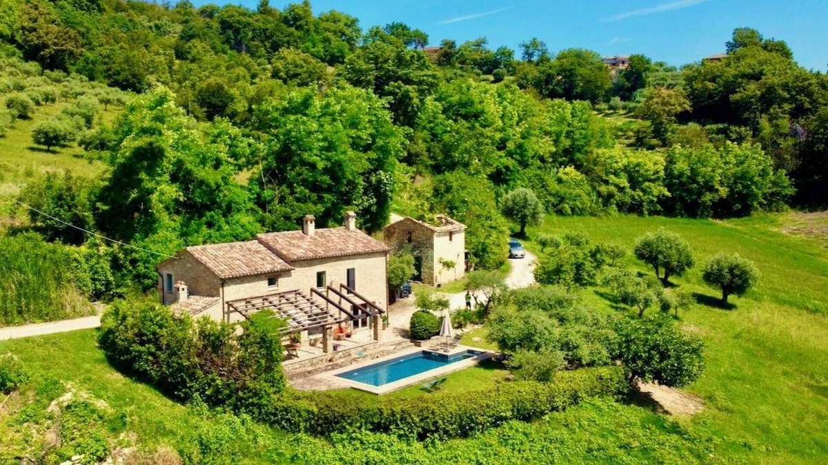 Penna San Giovanni Villa | Typical Marchegian charm house, quiet and beautifully located.