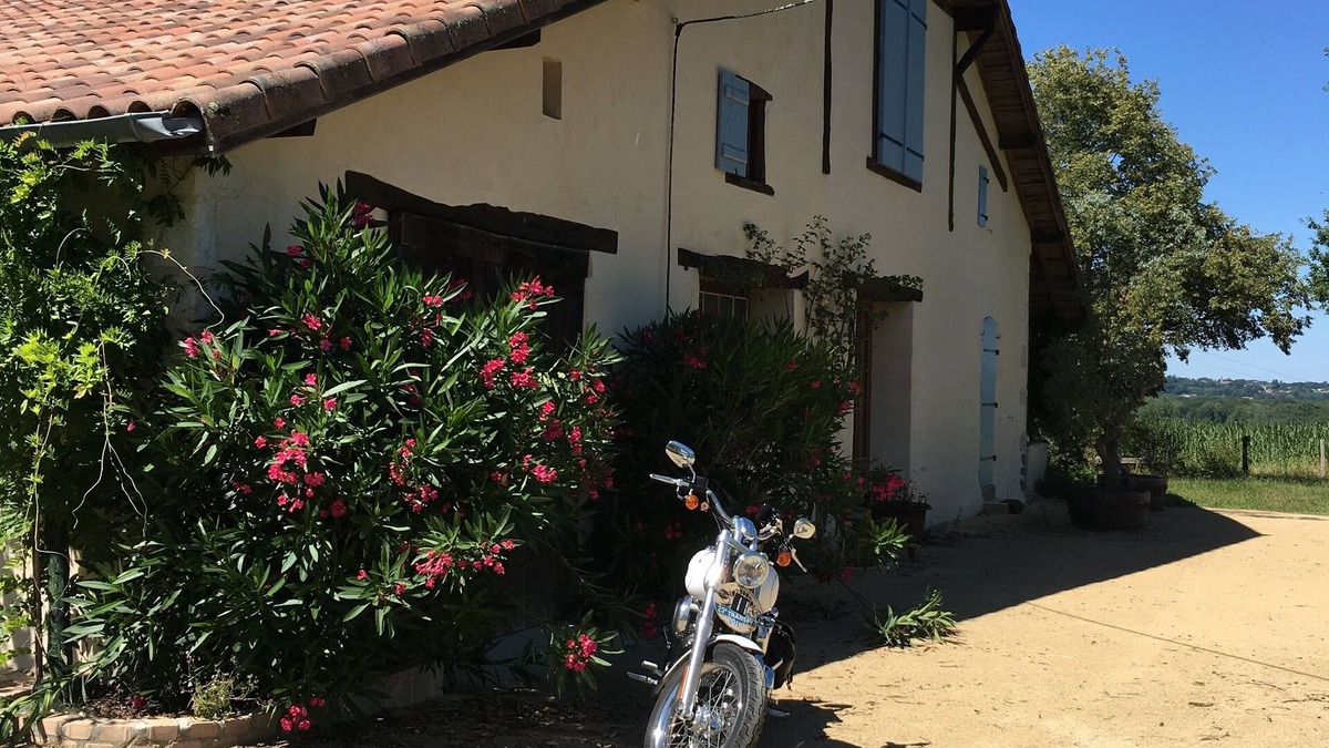 Pomarez House | Typical old Landes house in a large, tranquil park
