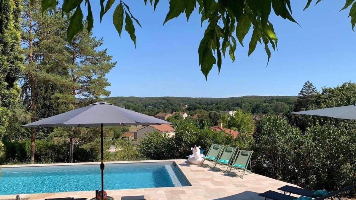 Savignac-les-Eglises House | Typical Périgord country house, fully equipped, with gardens and swimming pool