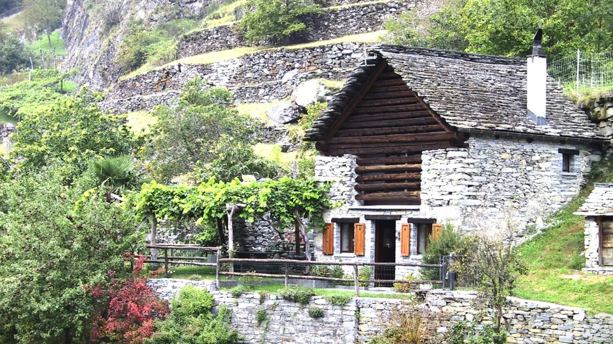Foroglio House | Typical rustico in the rear Maggia Valley on a sunny hillside on the edge of the village