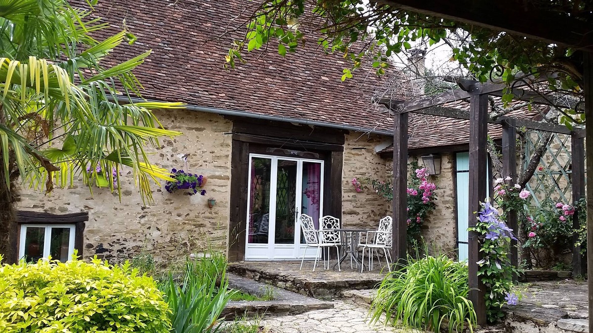 Clermont-d'Excideuil House | Typical stone house with swimming pool surrounded by nature