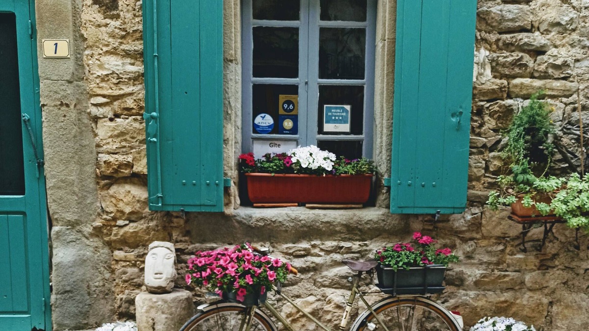Cesseras House | Typical stone house, in a small cobbled street, behind the chateau of Cesseras.