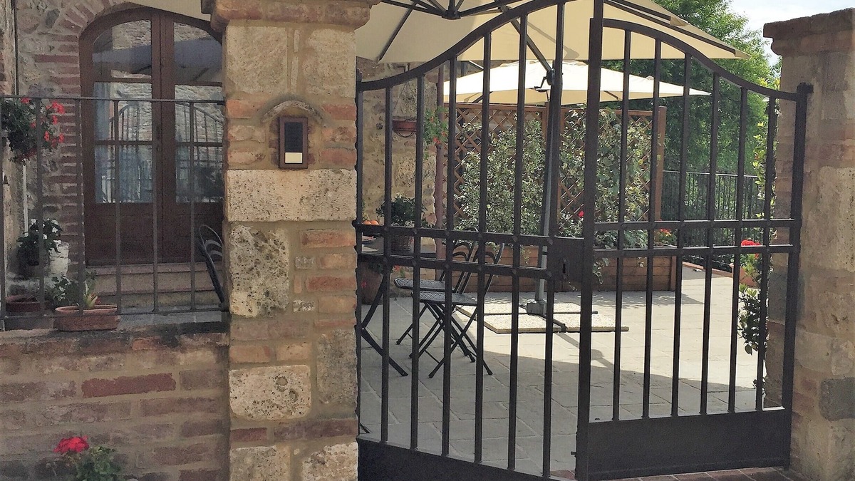 Monticiano Apartment | Typical Tuscan residence in an ancient village on the outskirts of Siena