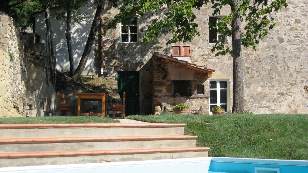 Nozanno Villa | Typical Tuscan villa with outstanding views sleeps 8 private pool 12 x 6 m.