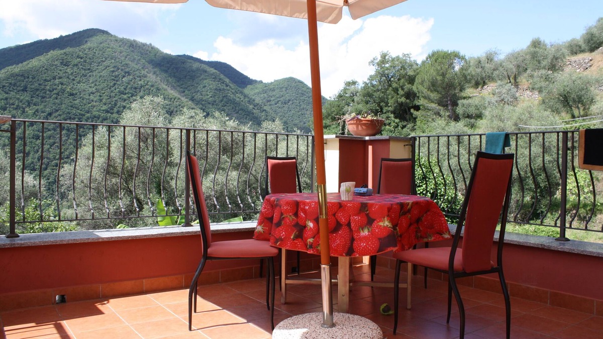 Ranzo Cottage | Typical village house Borgata Conio (IM)