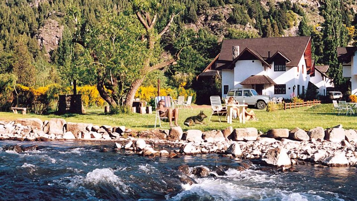 San Martin de los Andes Cabin | Tyrolean Style Cabins - Backyard With Stream - Near To Downtown
