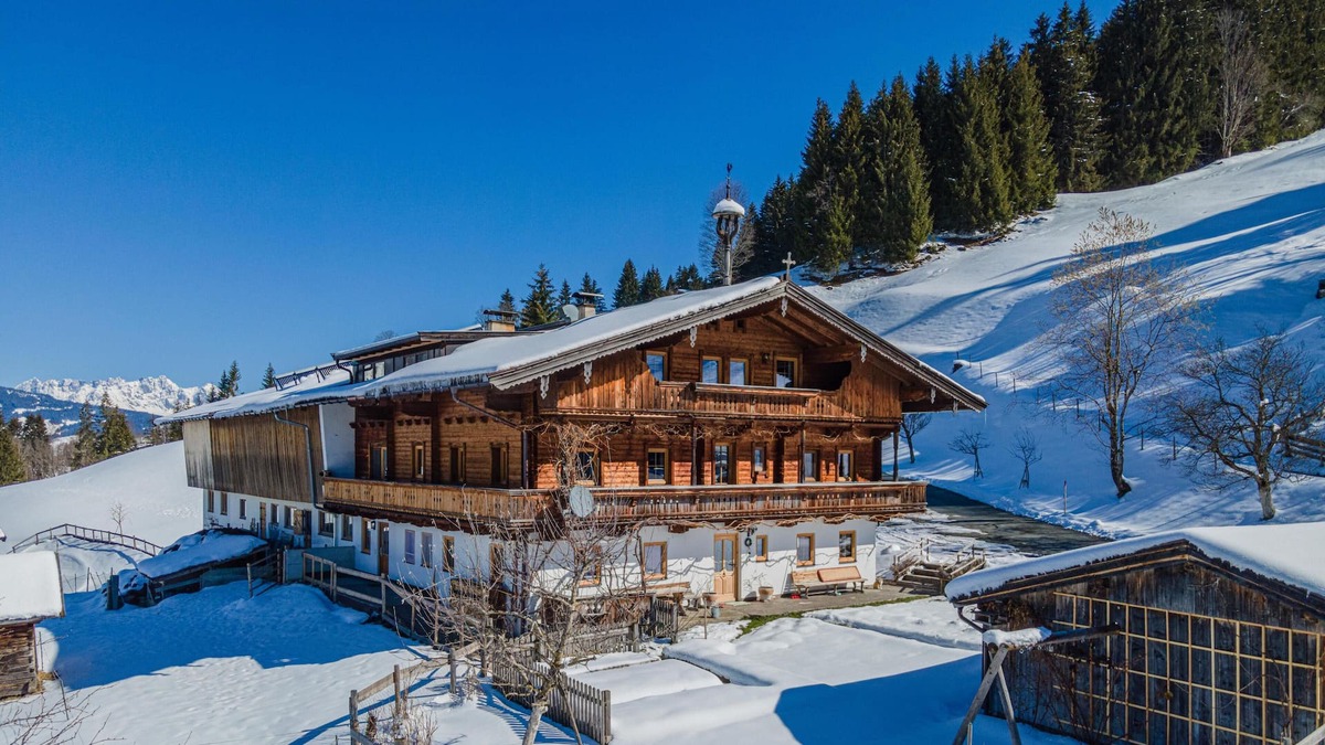 Grundau Apartment | Tyrolean style apartment only 3 minutes from the lift