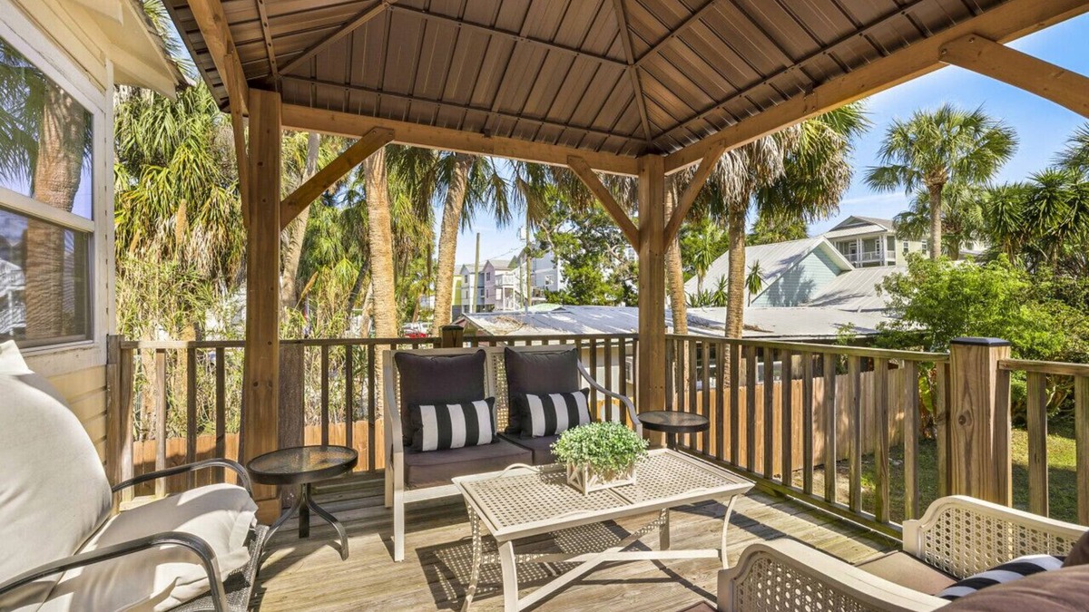 Cedar Key House | Tyson House is historic, beautifully restored, convenient to beach & restaurants