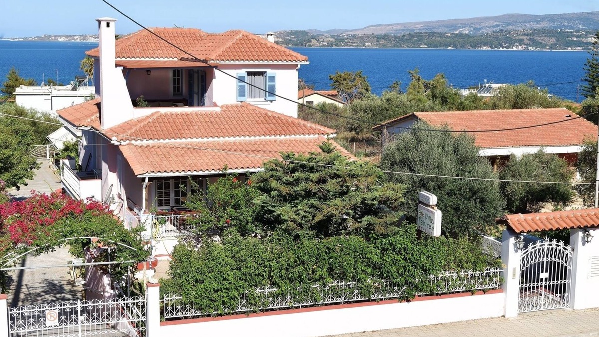 Lassi Villa | Tzivras Three-Bedroom Villa