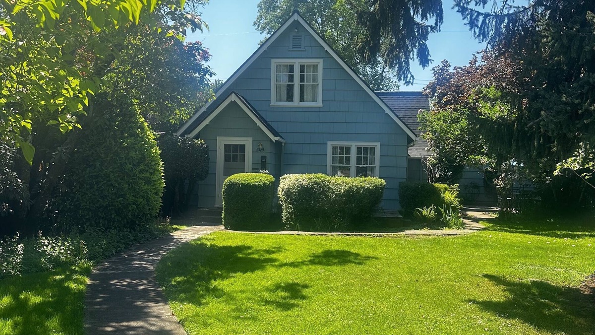 Amazon House | U of O Cottage- 3 blocks to Hayward Field!