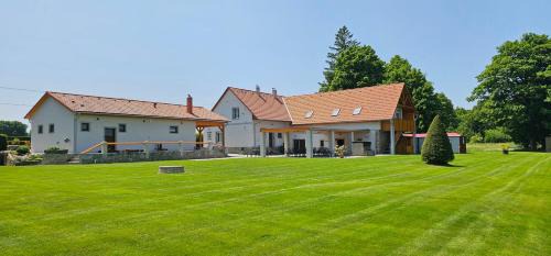 Nova Bystrice House | U rybníka Smrčná