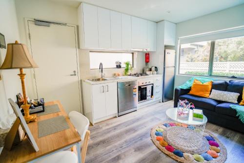 Brunswick West Apartment | U1 Brunswick Living Ground Floor Patio Close to APT and CBD Free Wifi Tram at Doorstep