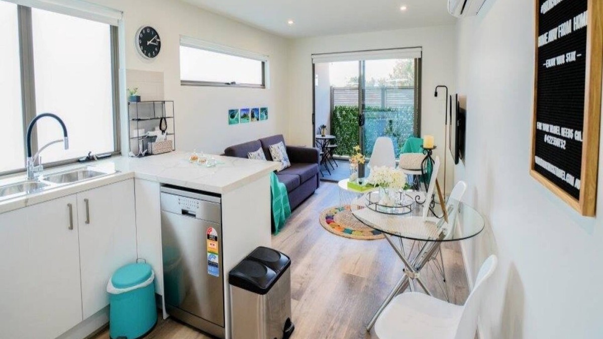 Brunswick West Apartment | U101 Brunswick Living First Flor Balcony Close APT n CBD FreeWifi Tram Doorstep