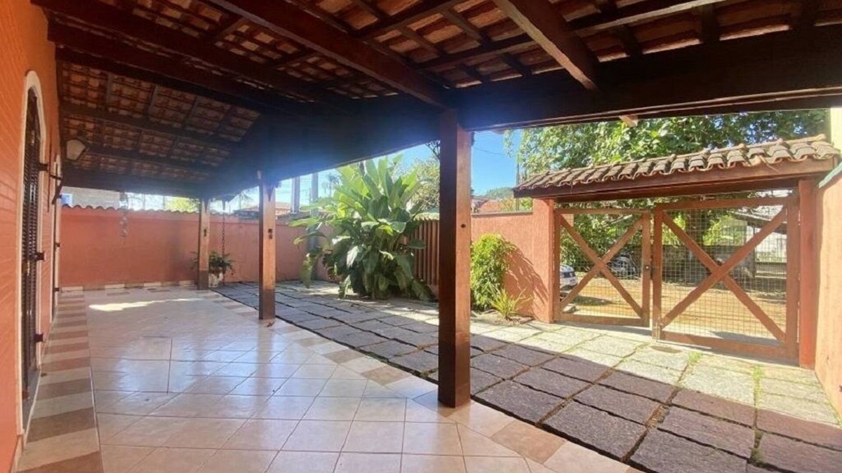 Lazaro House | Ubatuba - 5 bedrooms, 4 bathrooms, barbecue, outdoor shower. 15 people